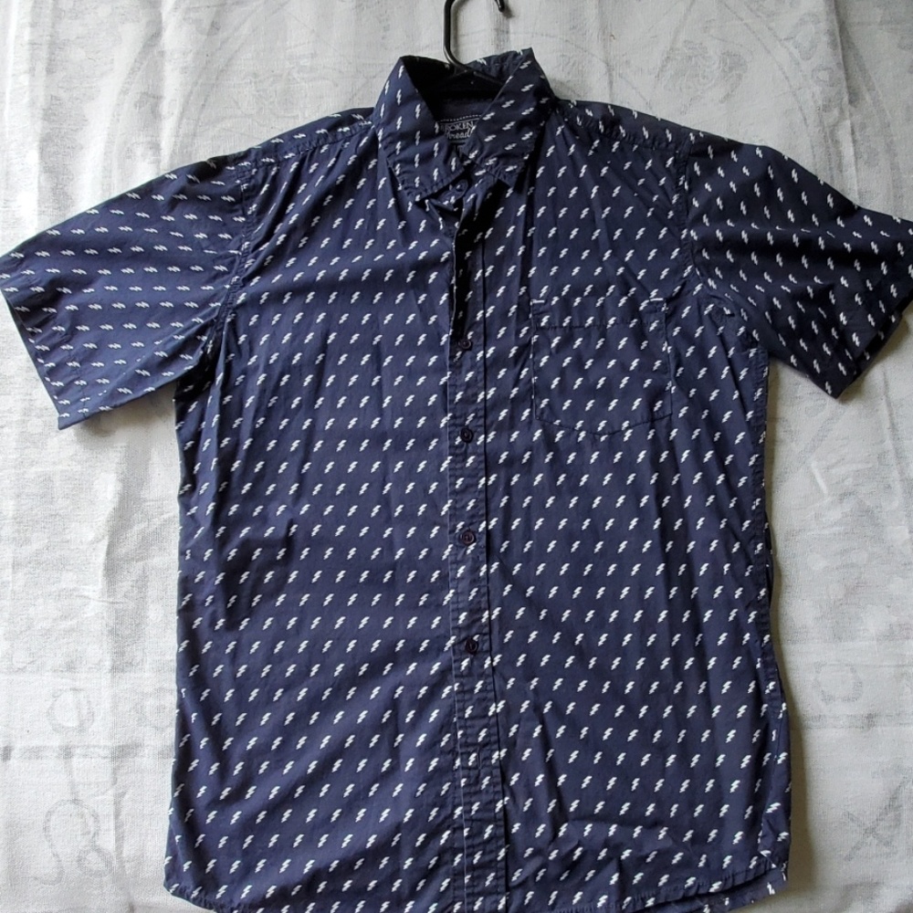Button up collar short sleeve shirt
